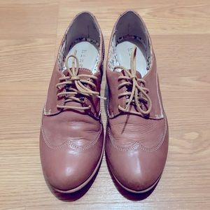 Hinge Fraser Wingtip Oxford Flat Shoes in Mauve